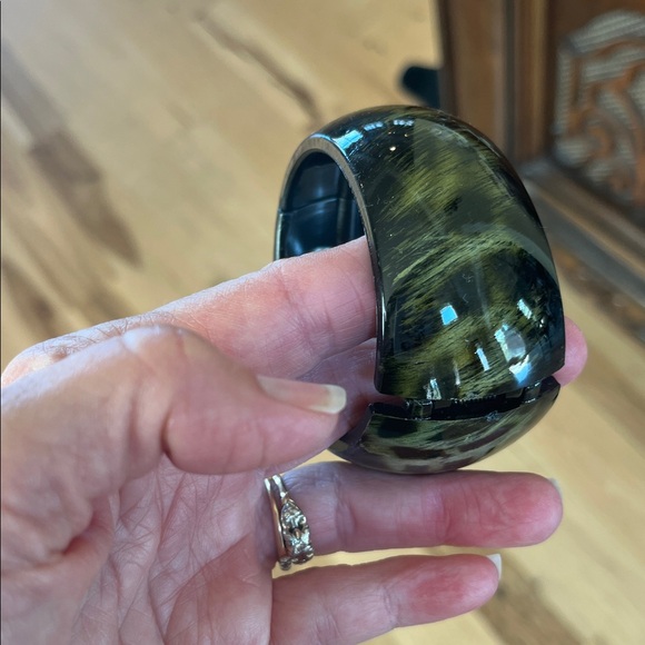 Green Chunky Bangle Bracelet - Picture 2 of 9